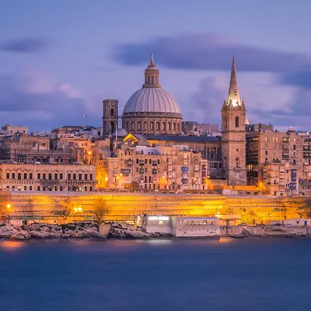 La88 Bayview I דירה